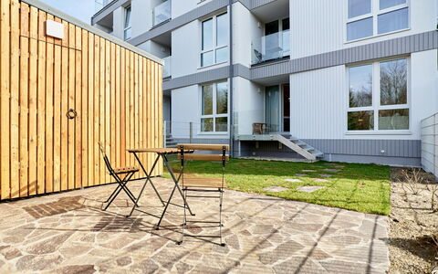 Abertamy 200: Appartamento, Latifoglie, Color Legno, Plank, Balcone, Condominio, Shade, Cortile, Deck, Raccordo