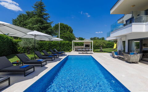 Frani: Blu, Piscina, Ricorrere, Tempo Libero, Mobili Da Esterno, Eco Hotel, Landscaping, Shade, Hotel, Villa