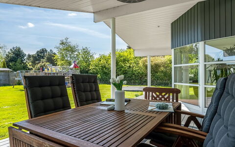 Timao - 750M from the Sea: Legna, Casa, Portico, Deck, Latifoglie, Tetto, Color Legno, Pavimento In Legno, Eco Hotel