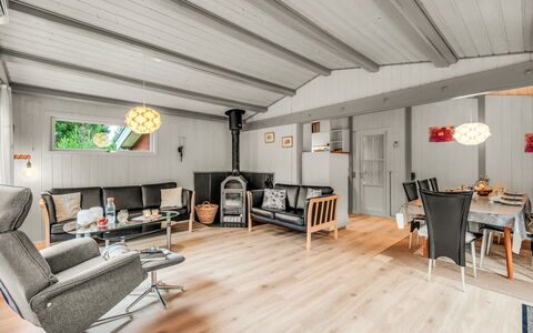 Amaya - 1Km from the Sea: Mobilia, Interior Design, Pavimentazione, Pavimento, Soffitto, Camera, Sedia, Tavolo, Appartamento, Cucina & Sala Da Pranzo Tavolo