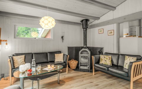 Amaya - 1Km from the Sea: Mobilia, Interior Design, Pavimentazione, Pavimento, Soffitto, Camera, Sedia, Tavolo, Appartamento, Cucina & Sala Da Pranzo Tavolo
