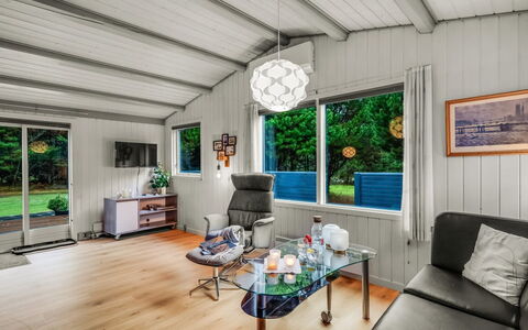 Amaya - 1Km from the Sea: Mobilia, Interior Design, Pavimentazione, Pavimento, Soffitto, Camera, Sedia, Tavolo, Appartamento, Cucina & Sala Da Pranzo Tavolo