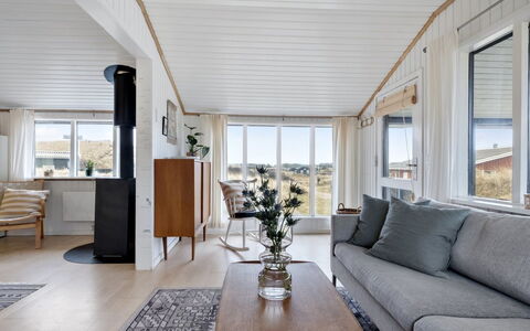 Aarno - 120M from the Sea: Pavimentazione, Interior Design, Pavimento, Legna, Soffitto, Mobilia, Camera, Divano, Soggiorno, Pavimento In Legno