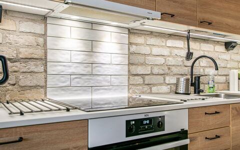 Aurinkopaikka: Cucina, Controsoffitto, Elettrodomestico Da Cucina, Cabinetry, Interior Design, Mobilia, Legna, Elettrodomestico, Pavimentazione, Apparecchio Major