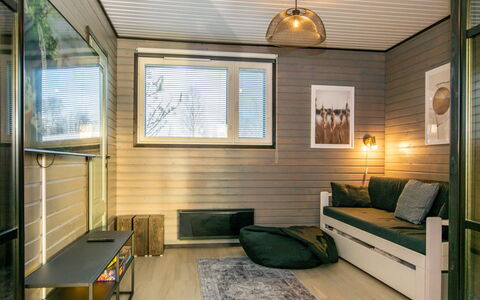 Aurinkopaikka: Interior Design, Pavimentazione, Parete, Legna, Pavimento, Soffitto, Mobilia, Divano, Soggiorno, Pavimento In Legno