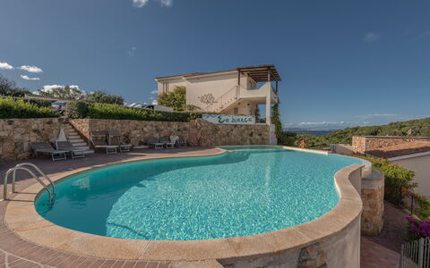 Baia Bianca Apartments Sardinia: Blu, Acqua, Piscina, Materiale Composito, Ricorrere, Mobili Da Esterno, Flagstone, Giochi D'Acqua, Resort Citta ', Villa