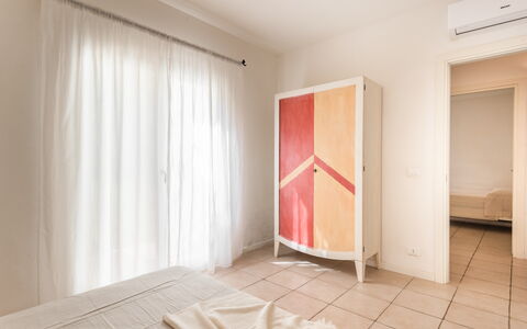 Baia Bianca Apartments Sardinia: Interior Design, Pavimento, Mobilia, Pavimentazione, Legna, Camera Da Letto, Soffitto, Tessile, Camera, Letto