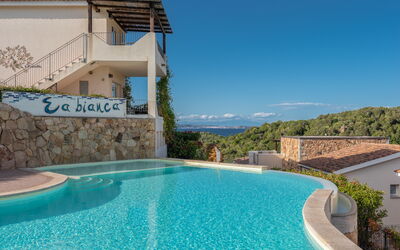 Baia Bianca Apartments Sardinia: Blu, Piscina, Zona Residenziale, Ricorrere, Eco Hotel, Estate, Villa, Resort Citta ', Hotel, Mobili Da Esterno