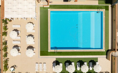Le Fontane Apartments In Villasimius: Piscina, Ricorrere, Pavimentazione, Interior Design, Pavimento, Mobilia, Tempo Libero, Terme, Centro Ricreativo, Sedia