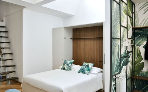 Suite Trastevere: Mobilia, Interior Design, Camera Da Letto, Pavimento, Pavimentazione, Legna, Letto, Biancheria, Tessile, Bedding