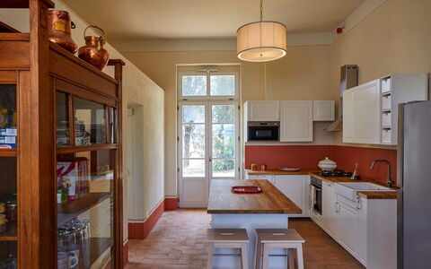 Poggio Cavallino Private Pool, Wifi, Maremma: Mobilia, Interior Design, Pavimentazione, Cucina, Legna, Cabinetry, Pavimento, Controsoffitto, Soffitto, Elettrodomestico Da Cucina