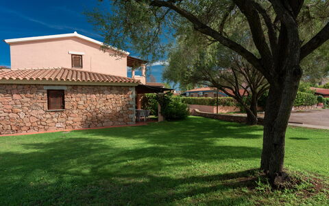 San Teodoro Apartments: Paesaggio, Zona Residenziale, Giardino, Casa, Estate, Agriturismo, Prato, Hacienda, Shade