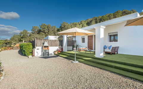Can Verdal: Arbusto, Giardino, Shade, Landscaping, Estate, Cortile, Design, Backyard, Driveway, Hacienda