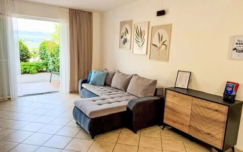 Mirta: Mobilia, Interior Design, Pavimentazione, Pavimento, Legna, Divano, Camera, Illuminazione, Soggiorno, Casa