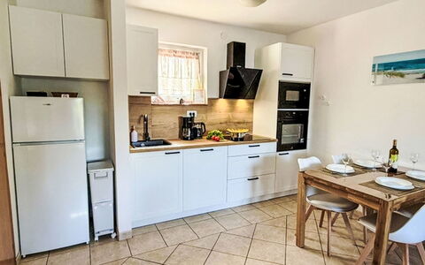 Mirta: Mobilia, Elettrodomestico Da Cucina, Cucina, Apparecchio Major, Pavimentazione, Controsoffitto, Interior Design, Legna, Pavimento, Cabinetry
