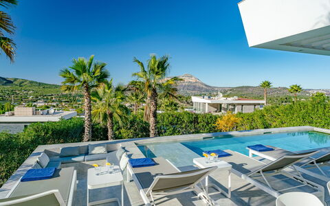 Leda: Piscina, Ricorrere, Eco Hotel, Sedia, Mobili Da Esterno, Shade, Estate, Hotel, Villa