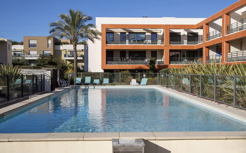 Le Garden Beach: Zona Residenziale, Appartamento, Piscina, Architettura, Ricorrere, Urban Design, Balcone, Materiale Composito, Condominio, Uso Misto