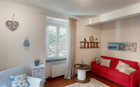 Casa Annalù With Garden, Wifi, Bogliasco: Mobilia, Interior Design, Pavimentazione, Parete, Pavimento, Divano, Camera, Legna, Soggiorno, Illuminazione