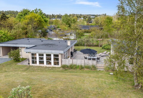 Sebine - 200M from the Sea: 