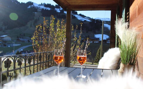 Flott: Collina, Mobilia, Sedia, Catena Montuosa, Balcone, Eco Hotel, Valle, Portico, Mobili Da Esterno, Deck