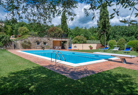 Il Villino Del Collezionista With Pool In Pistoia: Piscina, Giardino, Ricorrere, Estate, Hacienda, Eco Hotel, Landscaping, Shade, Villa, Agriturismo