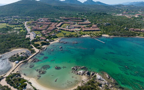 Golfo Aranci Apartments With Ac: Acqua, Corpo D'Acqua, Risorse Idriche, Costa, Costiera E Morfologie Oceanic, Mare, Alveo, Banca, Riva, Oceano