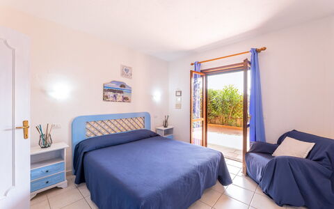 Golfo Aranci Apartments With Ac: Mobilia, Appartamento, Ricorrere, Sedia, Camera Da Letto, Hotel, Letto, Villa, Bedding, Telaio Del Letto