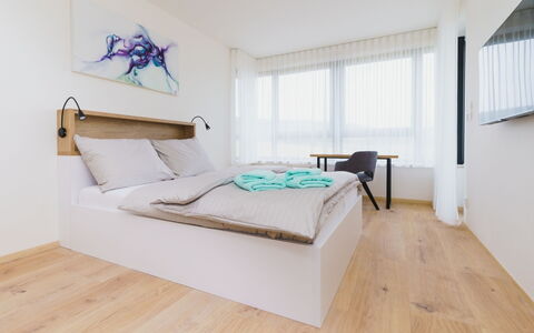 Loucna Pod Klínovcem 176: Letto, Interior Design, Mobilia, Camera Da Letto, Pavimentazione, Pavimento, Parete, Lenzuolo, Legna, Bedding