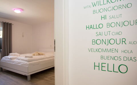 Family Lodge: Interior Design, Parete, Pavimentazione, Letto, Camera Da Letto, Pavimento, Legna, Mobilia, Camera, Soffitto