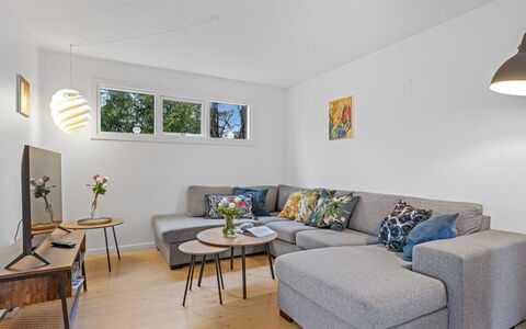 Runhild - 450M from the Sea: Mobilia, Interior Design, Divano, Pavimentazione, Pavimento, Parete, Soggiorno, Camera, Legna, Tavolo
