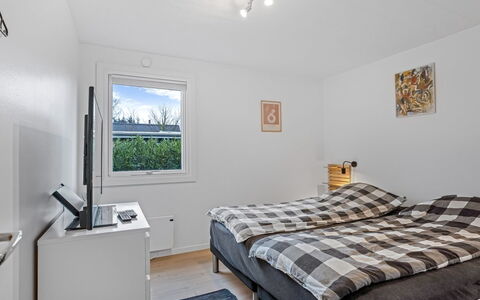 Runhild - 450M from the Sea: Parete, Legna, Mobilia, Interior Design, Camera Da Letto, Appartamento, Pavimento, Casa, Letto, Soffitto