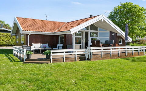 Gunwald - 230M from the Sea: Estate, Shade, Driveway, Agriturismo