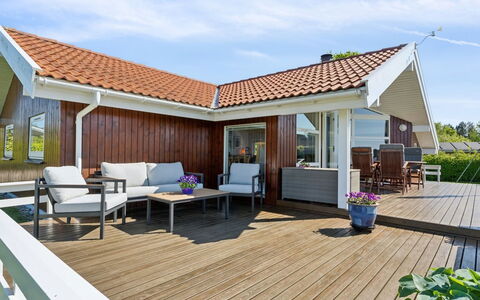 Gunwald - 230M from the Sea: Estate, Shade, Driveway, Agriturismo