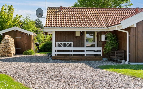 Gunwald - 230M from the Sea: Estate, Shade, Driveway, Agriturismo