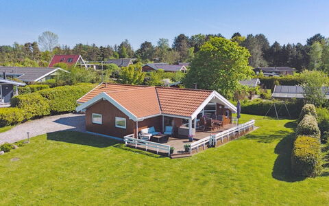 Gunwald - 230M from the Sea: Estate, Shade, Driveway, Agriturismo