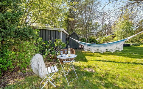 Akule - 6Km from the Sea: Giardino, Lotto, Shade, Backyard, Prato, Sedia, Cortile, Villetta, Mobili Da Esterno