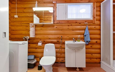 Kilpolan Orvokki: Finestra, Facciata, Architettura, Porta, Casa, Estate, Dimora, Finestra A Ghigliottina, Balcone, Villa