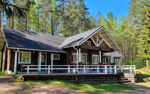 Kilpolan Karoliina: Villetta, Casa, Portico, Tetto, Raccordo, Log Cabin, Woodland, Estate, Larice, Agriturismo