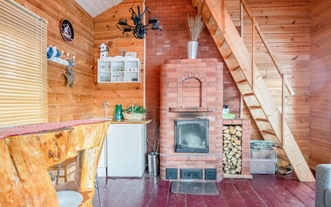 Mänty-Linna: Mobilia, Interior Design, Pavimentazione, Pavimento, Tavolo, Soffitto, Cucina & Sala Da Pranzo Tavolo, Illuminazione, Sedia, Casa