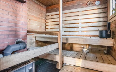 Mänty-Linna: Mobilia, Interior Design, Pavimentazione, Pavimento, Tavolo, Soffitto, Cucina & Sala Da Pranzo Tavolo, Illuminazione, Sedia, Casa