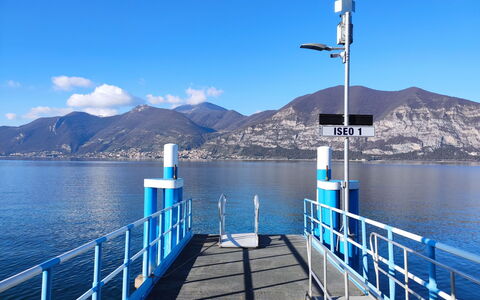 La Casetta sul Lago: Blu, Acqua, Corpo D'Acqua, Costiera E Morfologie Oceanic, Mare, Lago, Corrimano, Oceano, Suono, Recinzione
