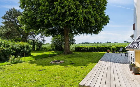Jelko - 375M from the Sea: Casa, Tetto, Casa, Villetta, Arbusto, Groundcover, Estate, Agriturismo, Raccordo, Edifici Giardino
