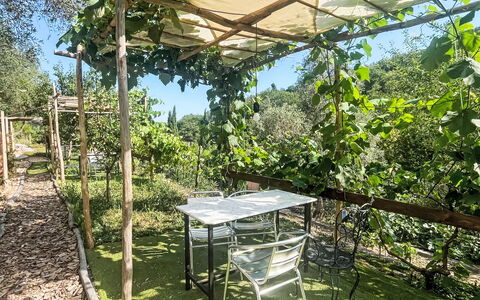 Molini di Prelà 42: Shade, Giardino, Struttura Esterna, Pergola, Backyard, Cortile, Piantagione, Eco Hotel, Mobili Da Esterno