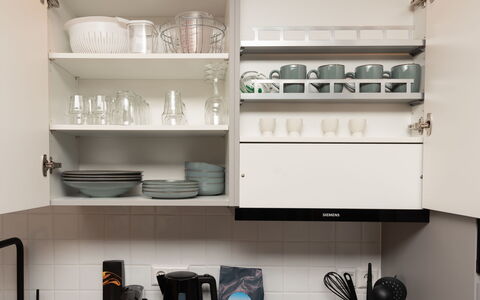 Renesse Bomont Sauna: Scaffalature, Mensola, Interior Design, Cabinetry, Mobilia, Credenza, Cucina, Camera