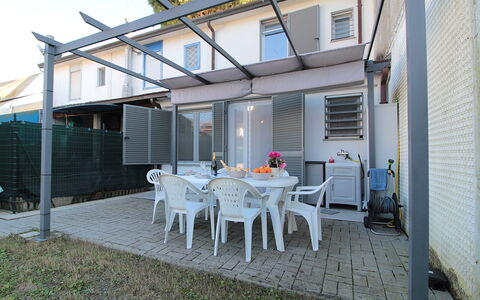 Villetta Elena, Ac, Wifi, Lido Degli Scacchi: Casa, Shade, Tenda, Balcone, Cortile, Sedia, Portico, Struttura Esterna, Illuminazione Diurna, Deck