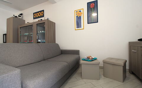Villetta Elena, Ac, Wifi, Lido Degli Scacchi: Mobilia, Interior Design, Divano, Pavimentazione, Pavimento, Legna, Camera, Soggiorno, Appartamento, Illuminazione