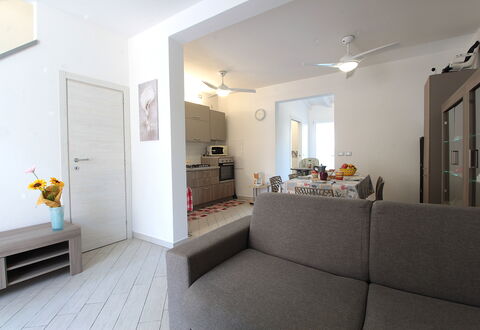 Villetta Elena, Ac, Wifi, Lido Degli Scacchi: Mobilia, Interior Design, Pavimentazione, Pavimento, Divano, Legna, Camera, Soffitto, Soggiorno, Appartamento