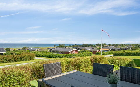 Matthias - 300M from the Sea: Blu, Arbusto, Villetta, Groundcover, Giardino, Estate, Shade, Landscaping, Agriturismo, Eco Hotel