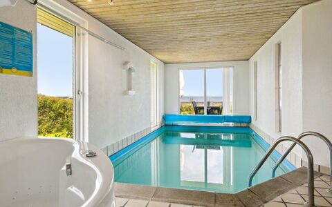 Matthias - 300M from the Sea: Blu, Arbusto, Villetta, Groundcover, Giardino, Estate, Shade, Landscaping, Agriturismo, Eco Hotel