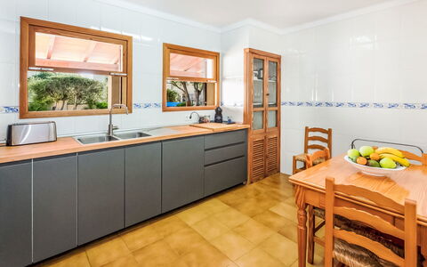 Villa Sa Rapita: Appartamento, Balcone, Ricorrere, Eco Hotel, Shade, Sedia, Condominio, Hotel, Mobili Da Esterno